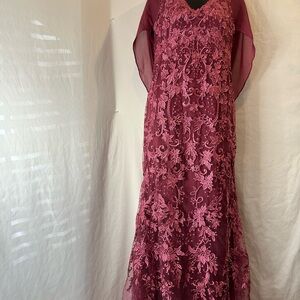 Elegant Burgundy Lace Evening Gown size 6 NEW